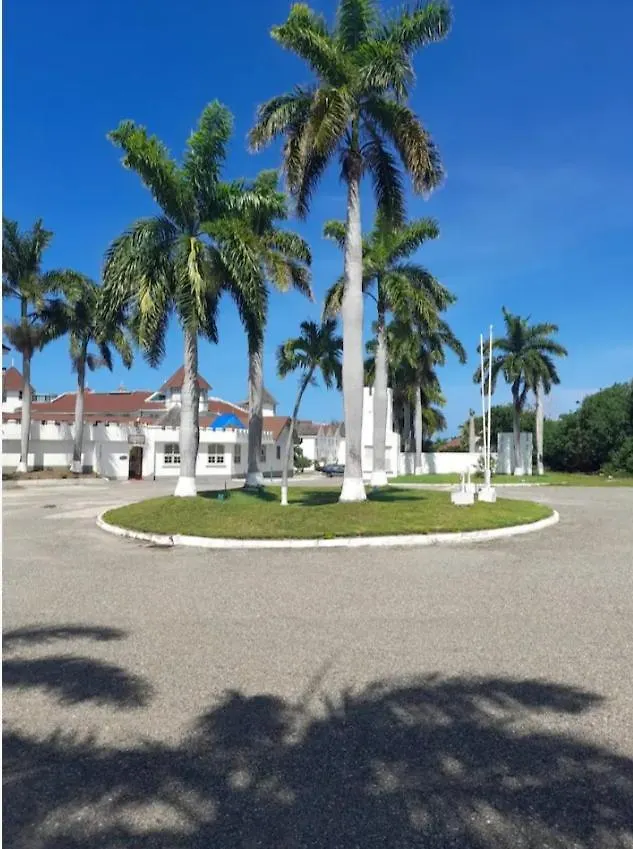 Bruce Seacastle Vacation Penthouse Apartment Montego Bay